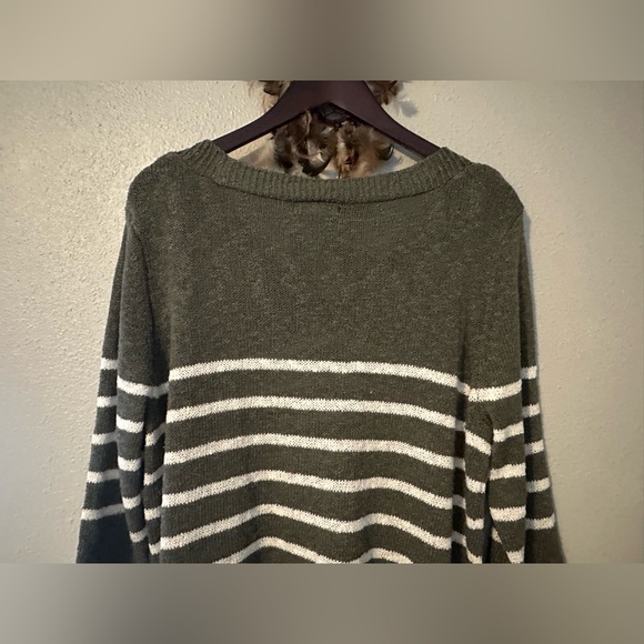 Margeaux & Ellie Women’s XL Green and White V-Neck Knit Sweater Cozy Casual - Picture 14 of 16